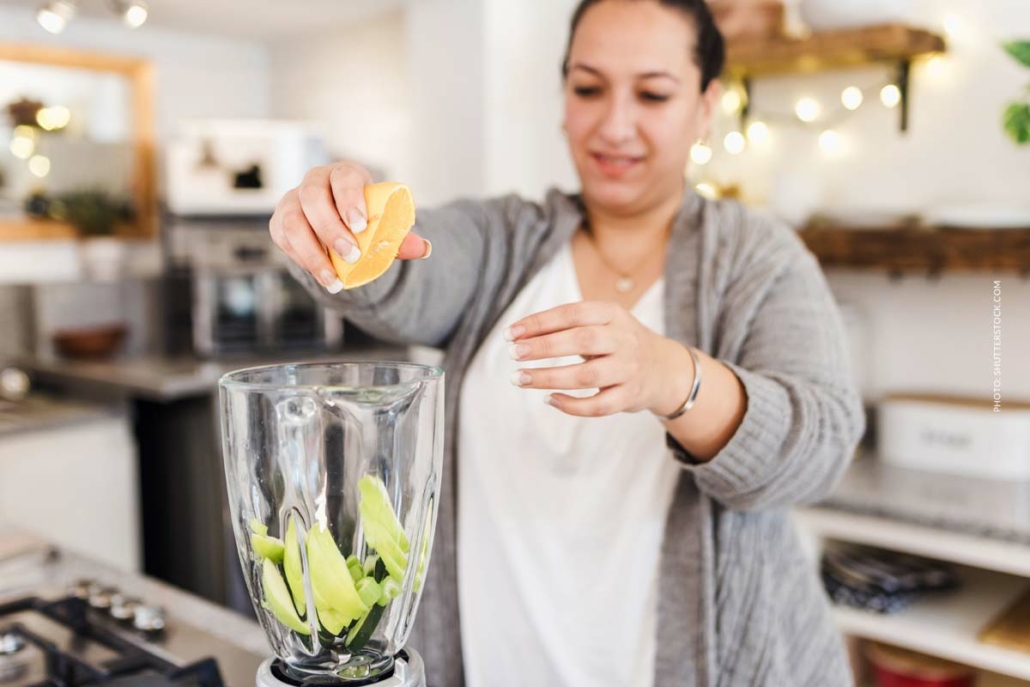 essen-abnehmen-gewicht-dicke-frau-lebensumstellung-mixer-gemuese-rezept-teipps