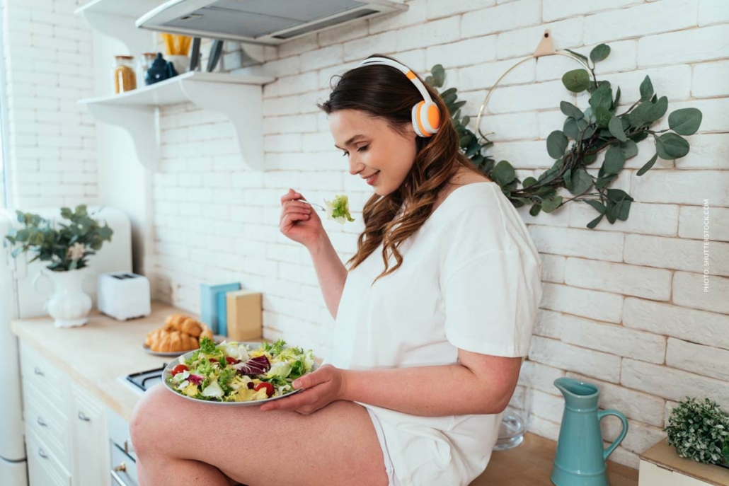 essen-abnehmen-gewicht-dicke-frau-lebensumstellung-podcast-kochen-entspannung