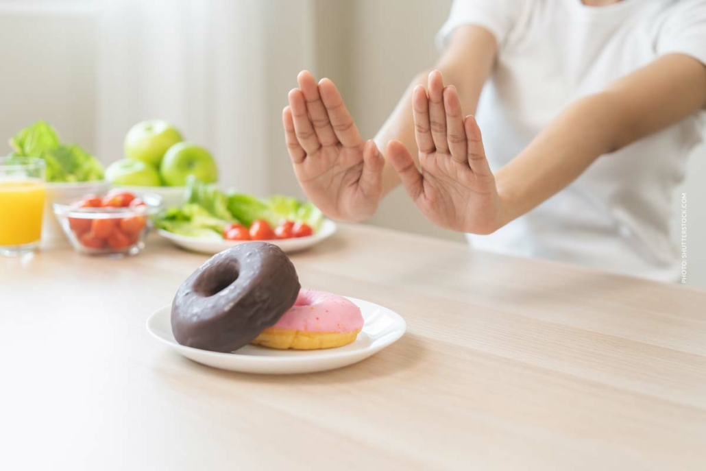 essen-abnehmen-gewicht-stopp-donut-zucker-hande