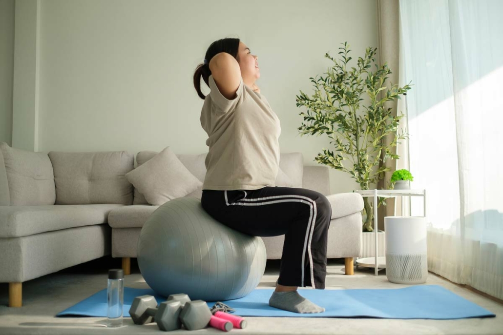 sport-bewegung-ozempic-mix-tipps-gesund-abnehmen-ball-gymnastik-yoga-dehnung