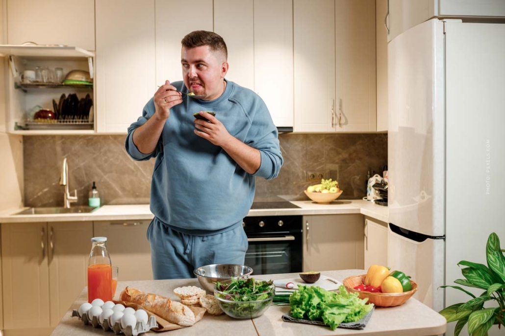 gesund-abnehmen-koch-rezept-kueche-studio-dicker-mann-testet-neue-tools-nascht-jogurt